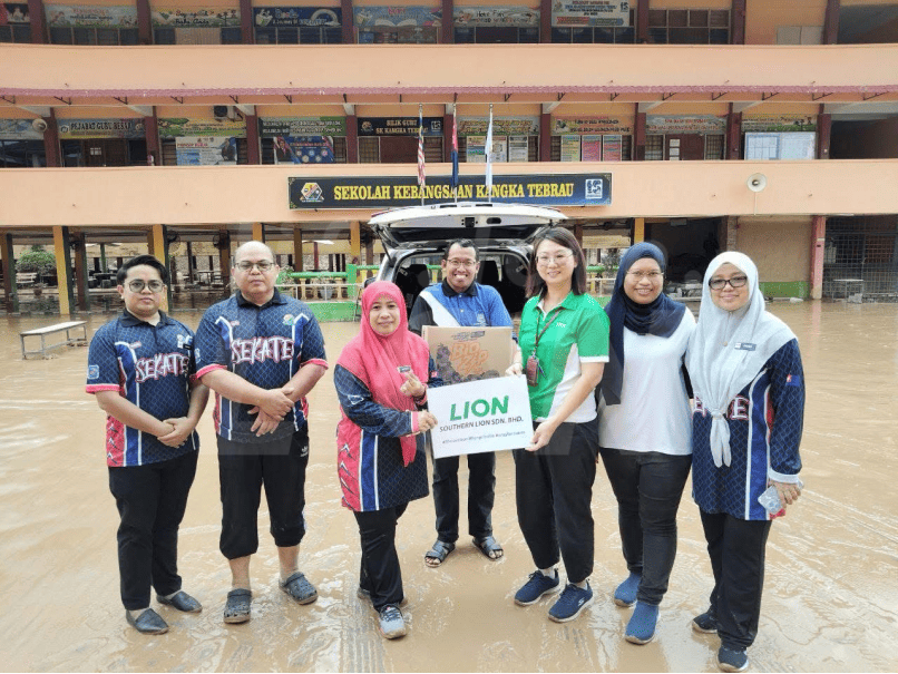Donation of Bio Zip Detergent to Sekolah Kebangsaan Kangkar Tebrau for Post-Flood Clean-Up